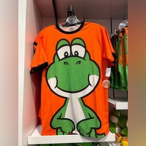 Universal Studios - Super
Nintendo World - Yoshi Big Face
Tee